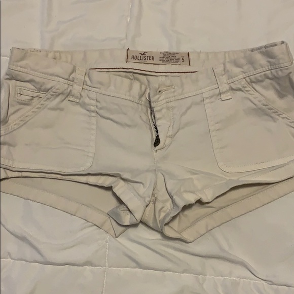 White shorts - Picture 1 of 2